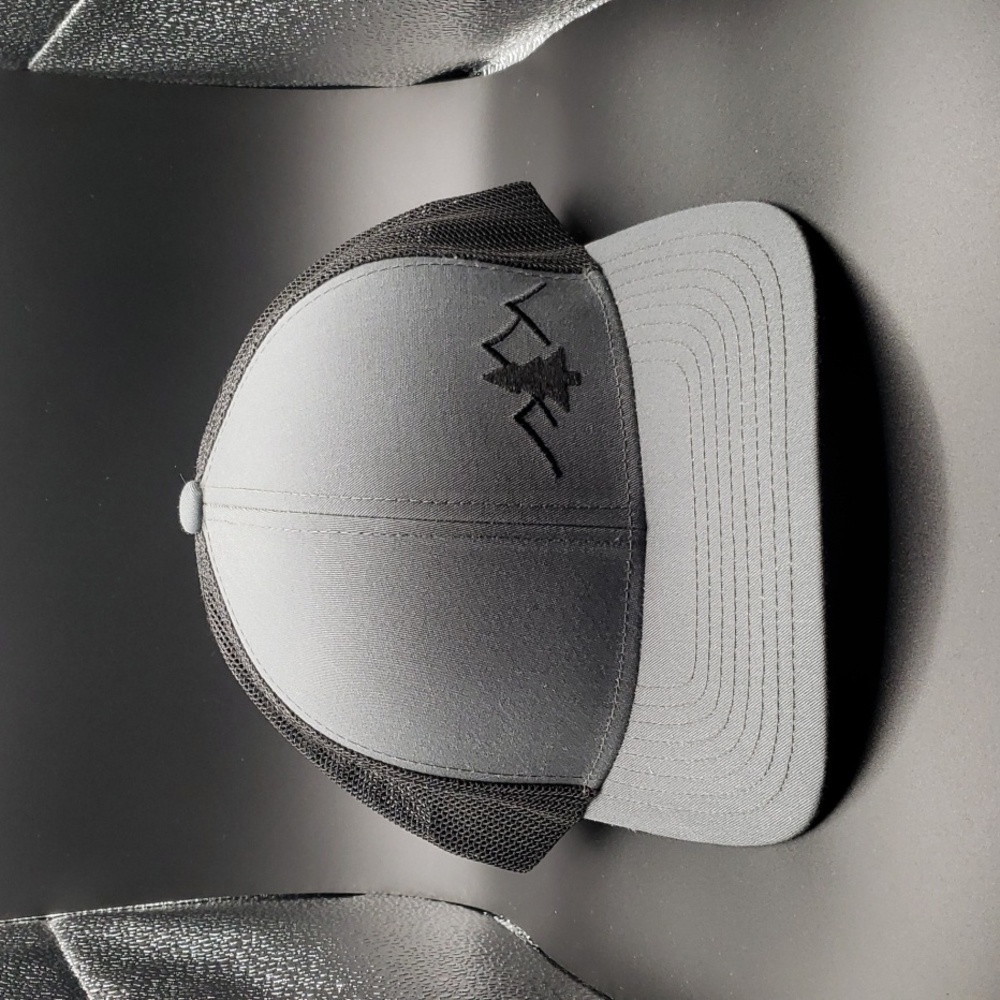 Lindo Outdoor Mountain Range Trucker Cap